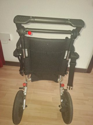 Silla de ruedas plegable