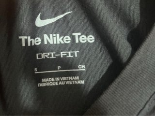 Camiseta Nike Gris Talla M Sin usar