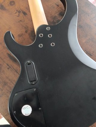 Bajo Ibanez Negro