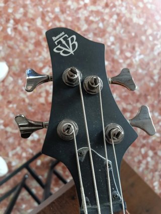 Bajo Ibanez Negro