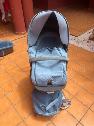 Stokke Xplory V5 con capazo y silla – Color azul