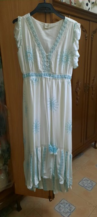 Vestido blanco con abalorios y bordado