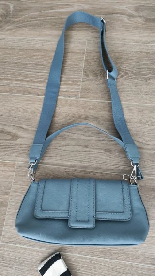 Lote 4 bolsos: azul, beige, multicolor