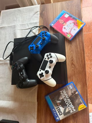 Consola PS4 + 2 Mandos + Juegos