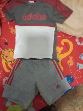 Conjunto Adidas Talla 4/5 Gris y Rojo