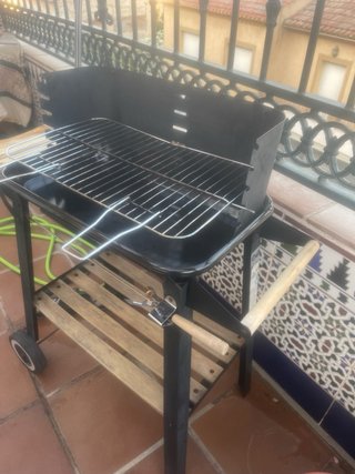 Barbacoa de metal y madera