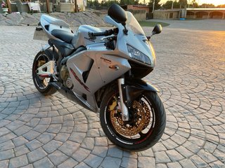 Honda CBRRR 600 Plata