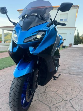 Yamaha TMAX 560 Maxi Scooter