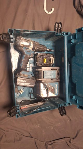 Taladro Makita 18V 5.0Ah con Cargador