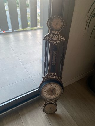Reloj de pared con termómetro y barómetro