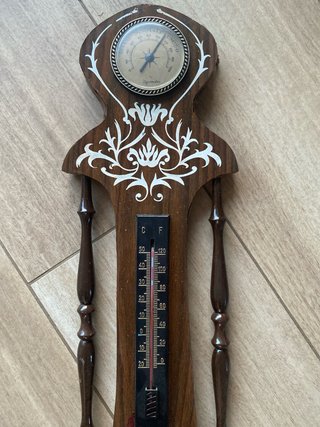 Reloj de pared con termómetro y barómetro