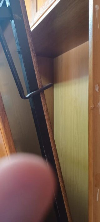 Armario de madera con dos camas abatibles
