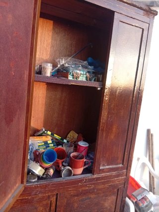 Mueble de madera antiguo