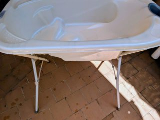 Bañera marca Jané para bebé con soporte