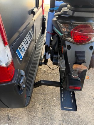 Porta-moto para bola de enganche o remolque