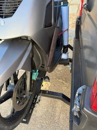 Porta-moto para bola de enganche o remolque