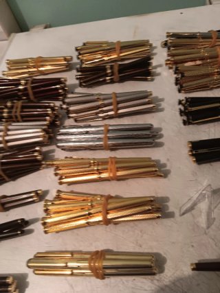 Colección 155 plumas estilográficas + 155 exposito
