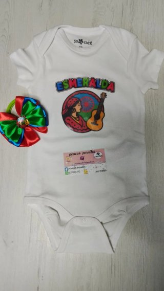 Body bebé so cute y lazo bandera gitana