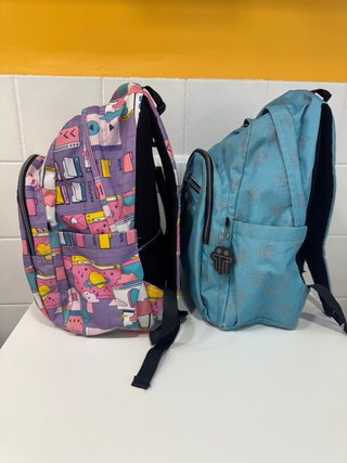 Mochila Totto modelo Crayoles, buen estado.