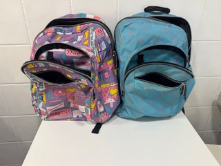 Mochila Totto modelo Crayoles, buen estado.