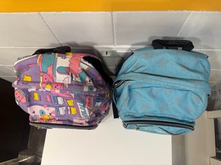 Mochila Totto modelo Crayoles, buen estado.