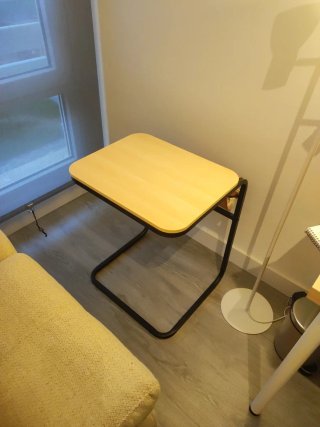 Mesa auxiliar moderna madera y metal