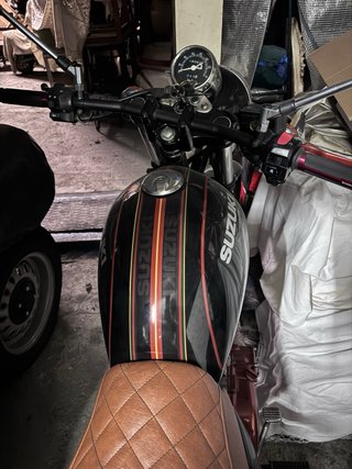 Suzuki TU250X Moto Naked Negra y Marrón