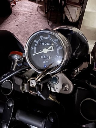 Suzuki TU250X Moto Naked Negra y Marrón
