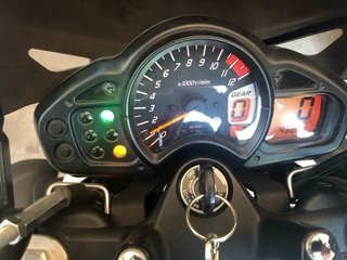 Suzuki Gladius Naked Blanca y Negra