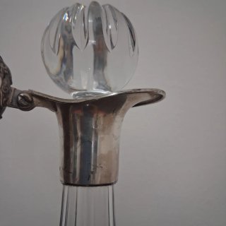 Jarra de cristal tallado con asa de plata