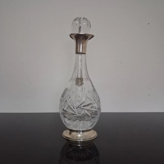 Jarra de cristal tallado con asa de plata