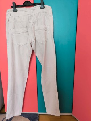 Pantalón beige talla 36