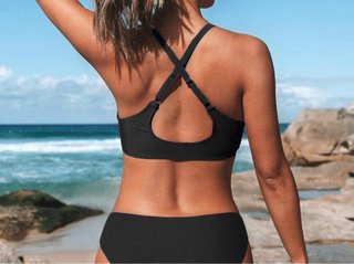 Bikini negro con lazo frontal