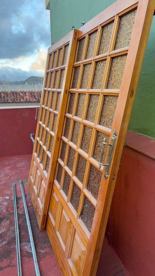 Puertas correderas de madera Riga con cristal