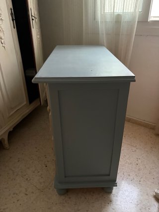 Cajonera de madera azul y beige