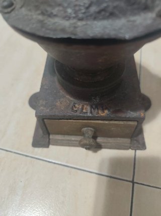 Balanza antigua de latón y madera