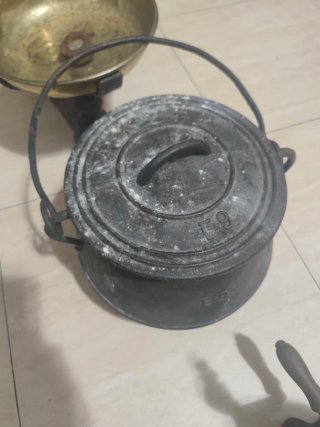 Balanza antigua de latón y madera