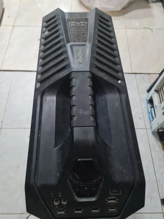 Ordenador sobremesa negro