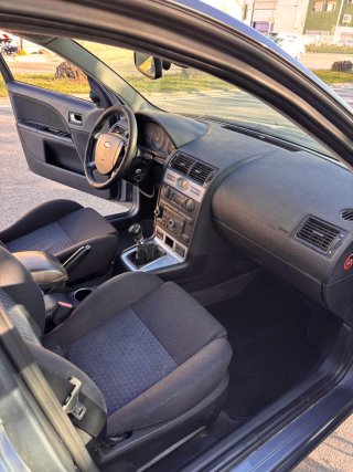 Ford Mondeo 2005 vendo o cambio