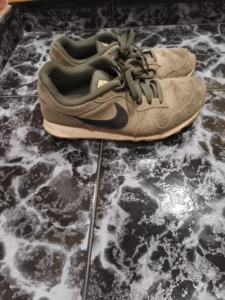 Zapatillas Nike casual marrones y negras