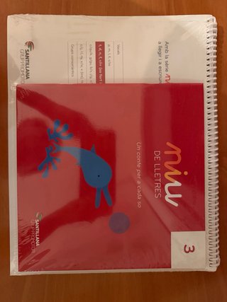 Llibres de text NIU DE LLETRES TOTALMENT NOUS!!!