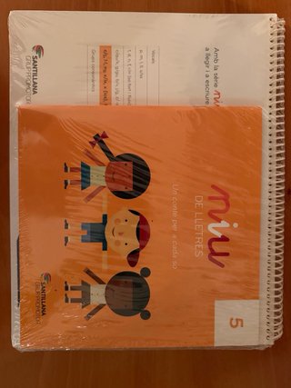 Llibres de text NIU DE LLETRES TOTALMENT NOUS!!!