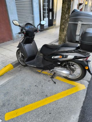 G 125M Scooter Negra Automática