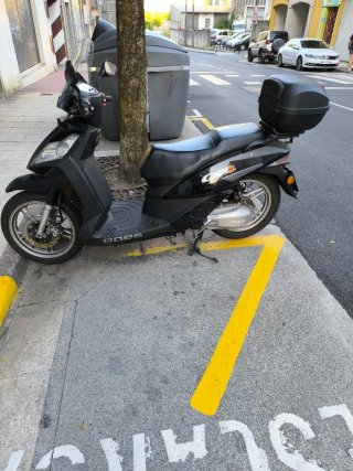 G 125M Scooter Negra Automática
