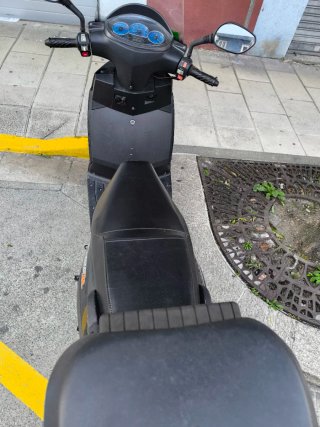 G 125M Scooter Negra Automática