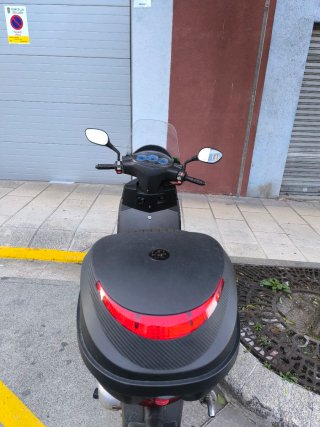 G 125M Scooter Negra Automática