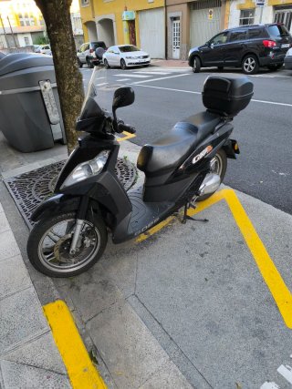 G 125M Scooter Negra Automática