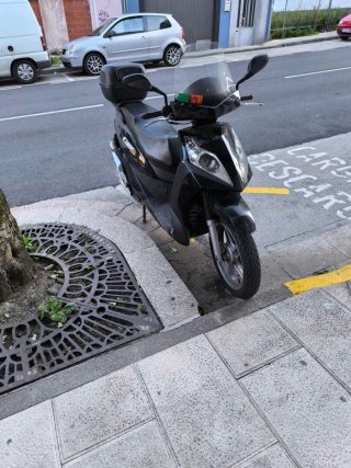 G 125M Scooter Negra Automática