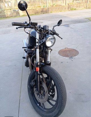 Yamaha XJ650 Cafe Racer Negra