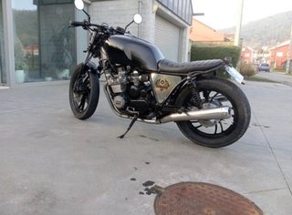 Yamaha XJ650 Cafe Racer Negra